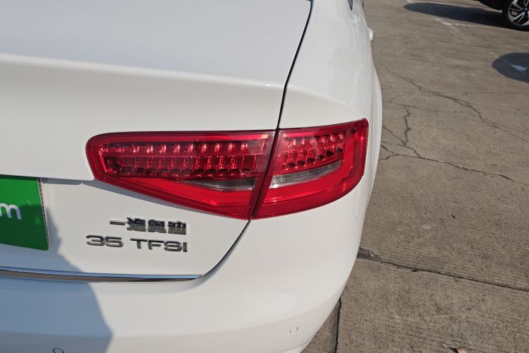奥迪A4L 2015款 35 TFSI 自动舒适型车身外观9