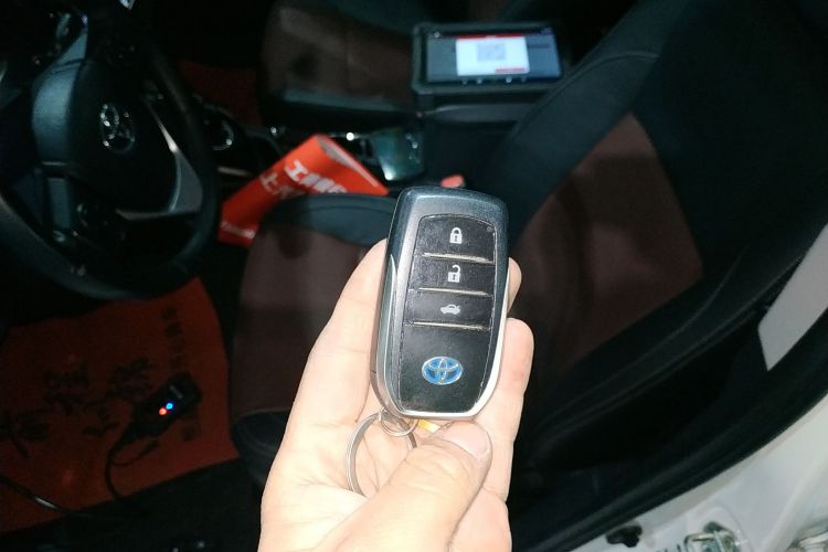 丰田 卡罗拉 2018款 双擎 1.8L E-CVT智尚版中控内饰11