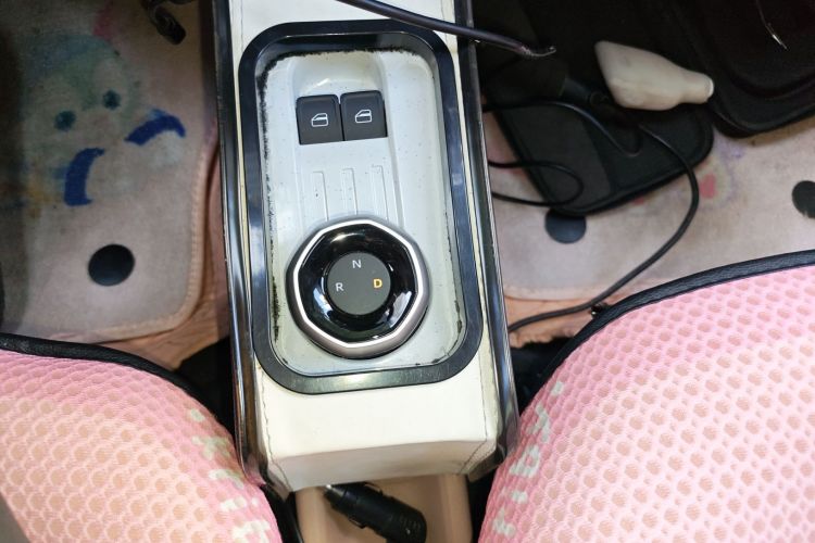 吉利银河 2023款 熊猫mini 200km 耐力熊中控内饰18