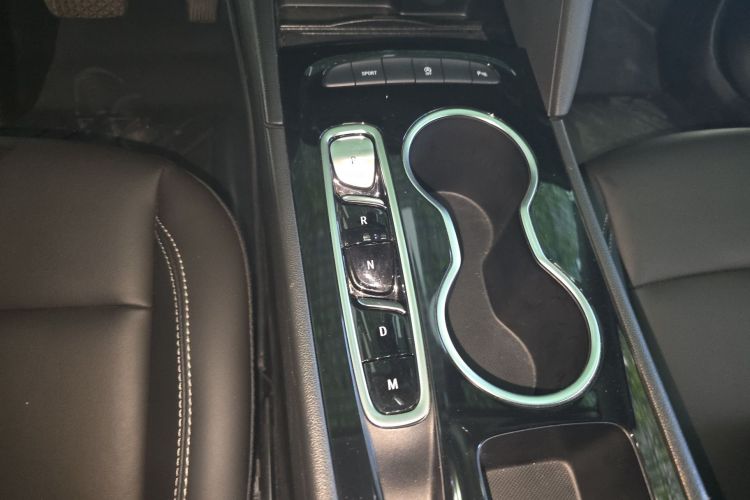 别克 君威 2024款 25T 超享版中控内饰18