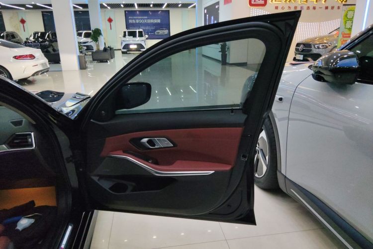 宝马3系 2022款 325Li M运动曜夜套装中控内饰7005