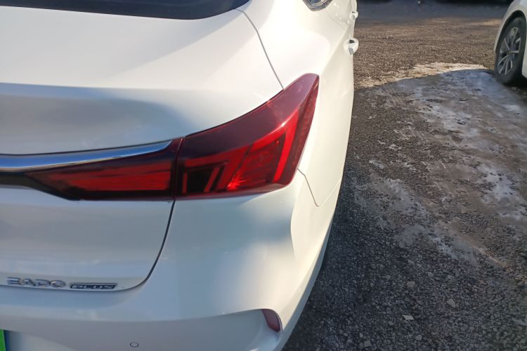 长安 逸动 2020款 PLUS 1.6L GDI 手动豪华型车身外观9