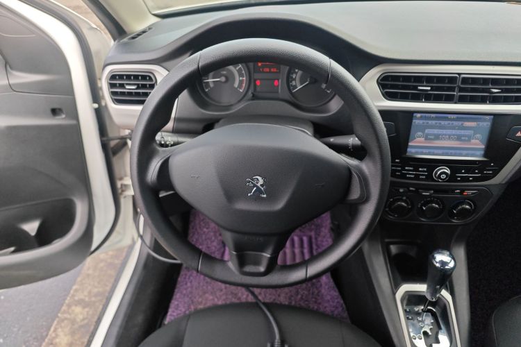 标致301 2014款 1.6L 自动舒适版中控内饰13