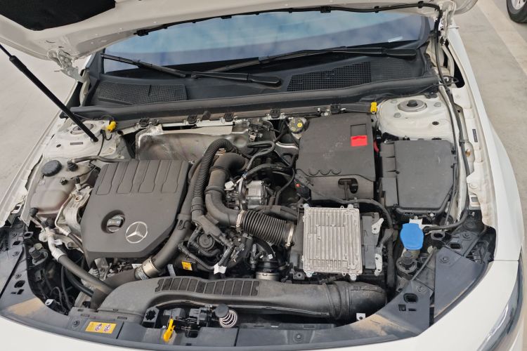 奔驰A级 2023款 A 180 L机舱底盘24