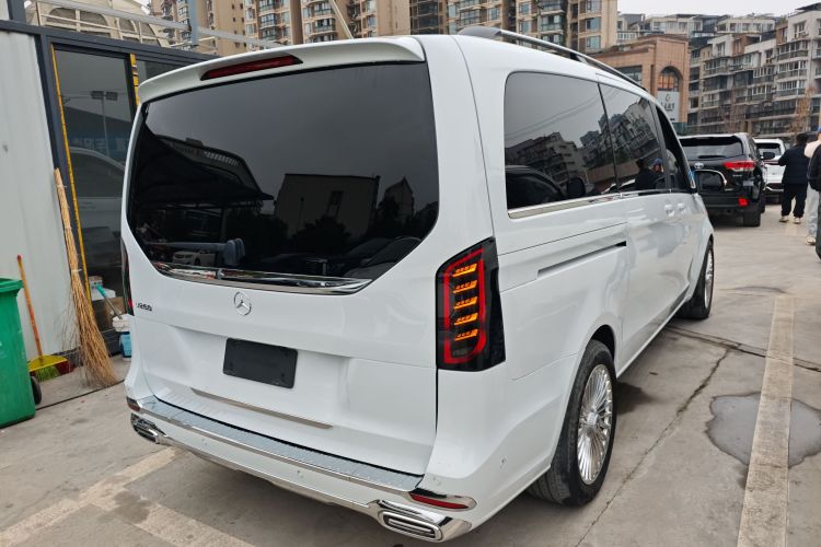 奔驰V级 2021款 V 260 领航版车身外观7