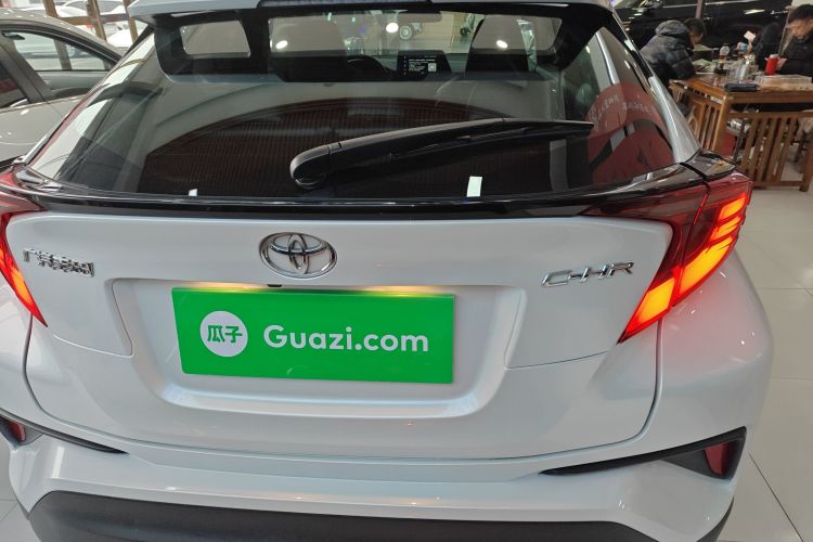 丰田C-HR 2021款 2.0L 豪华版车身外观6