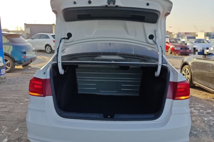 大众 桑塔纳 2021款 1.5L 自动风尚版机舱底盘23