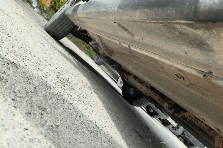 三菱 欧蓝德 2019款 2.4L 四驱致享版 5座 国V局部细节9001