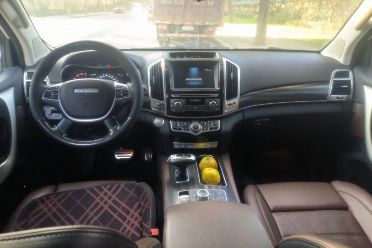 哈弗H9 2017款 2.0T 汽油四驱尊享型 5座中控内饰12