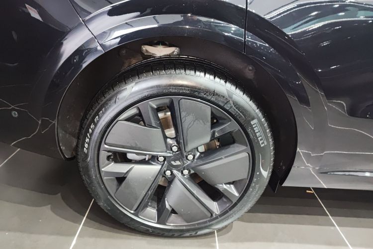 理想汽车 理想L6 2025款 Pro 智能焕新版车身外观6008