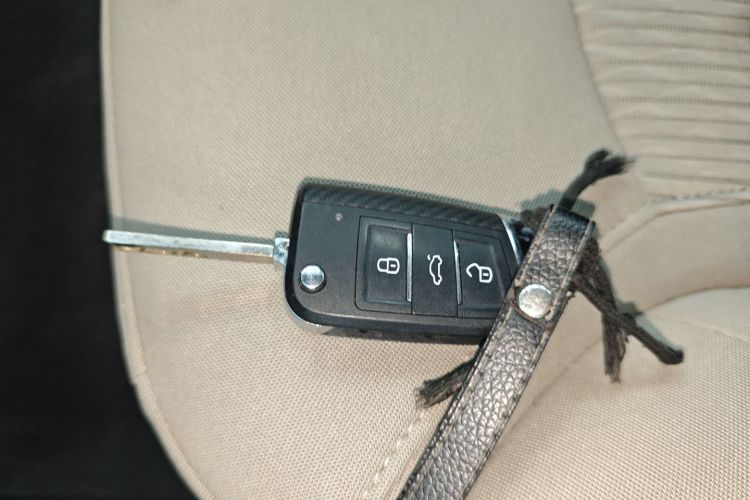 别克 英朗 2015款 15N 自动精英型中控内饰11