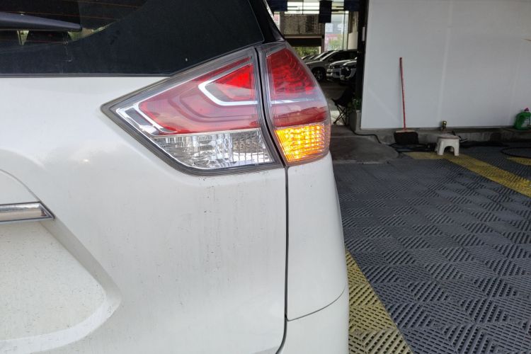 日产 奇骏 2015款 2.0L CVT舒适MAX版 2WD车身外观6006