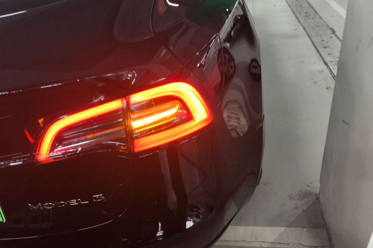 特斯拉 Model 3 2022款 后轮驱动版车身外观9