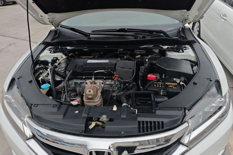 本田 思铂睿 2015款 2.4L 尊贵版机舱底盘24