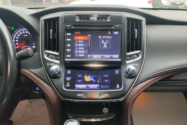 丰田 皇冠 2017款 2.0T 运动版中控内饰16