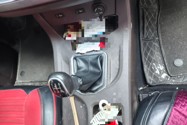 BAW北汽制造 锐胜王牌M7 2023款 2.0L 长轴行政版 9座中控内饰18