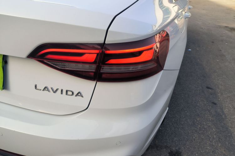 大众 朗逸 2023款 1.5L 自动得逸版车身外观9