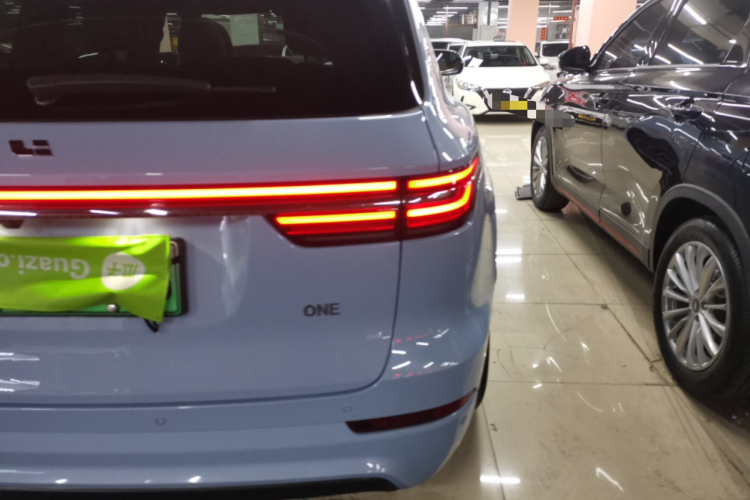 理想汽车 理想ONE 2020款 增程6座版车身外观9