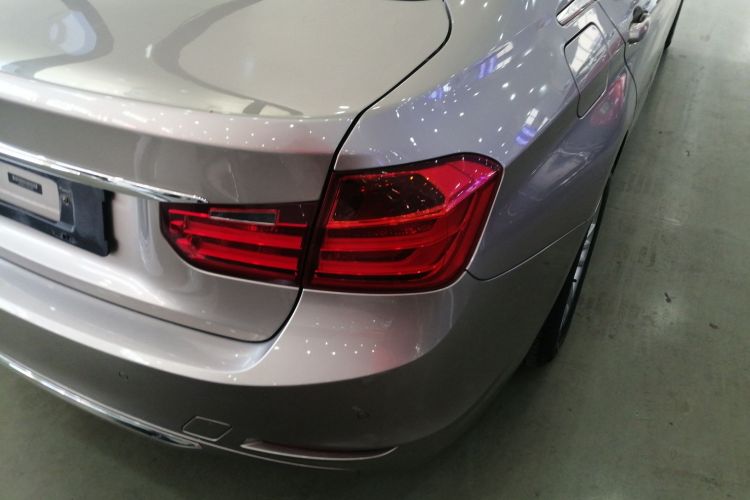 宝马3系 2015款 320Li 超悦版时尚型车身外观9