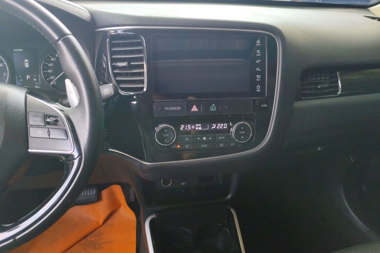 三菱 欧蓝德 2019款 2.4L 四驱致享版 7座 国VI中控内饰16