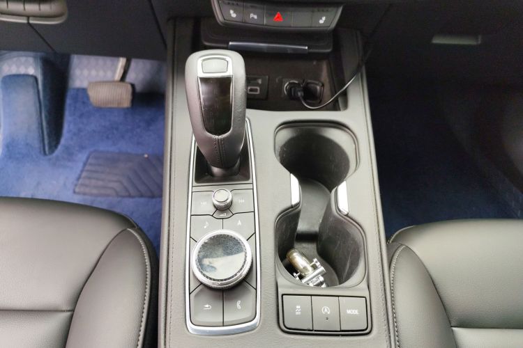 凯迪拉克XT4 2018款 28T 两驱领先型中控内饰18