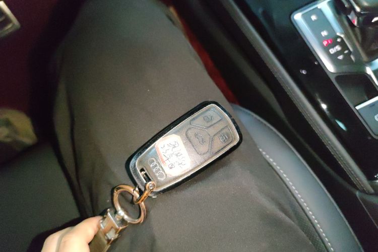 奥迪A4L 2023款 40 TFSI 豪华动感型中控内饰11