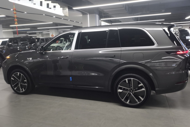 理想汽车 理想L9 2025款 Pro 智能焕新版车身外观4