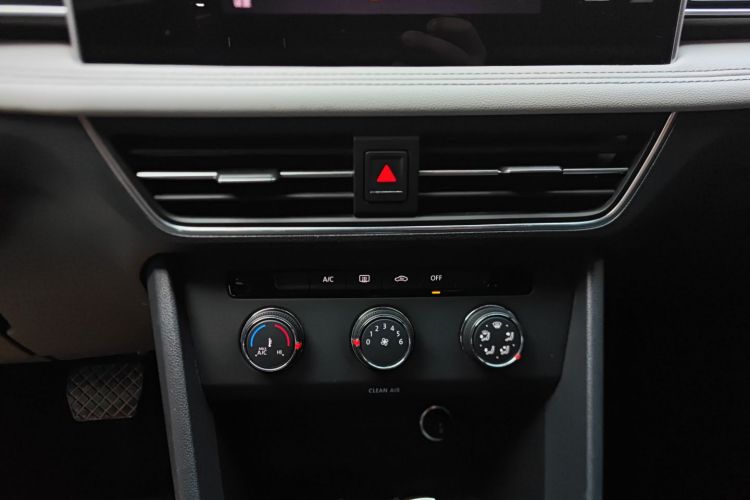 大众 途观L 2022款 330TSI 自动两驱舒享版中控内饰16