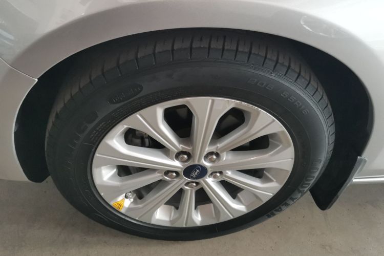 福特 福睿斯 2017款 幸福版 1.5L 自动时尚型车身外观35