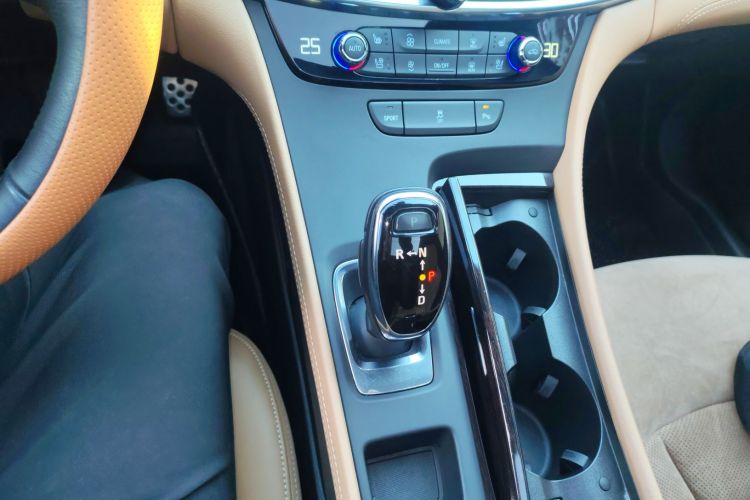 别克 君越 2016款 20T 精英型中控内饰18