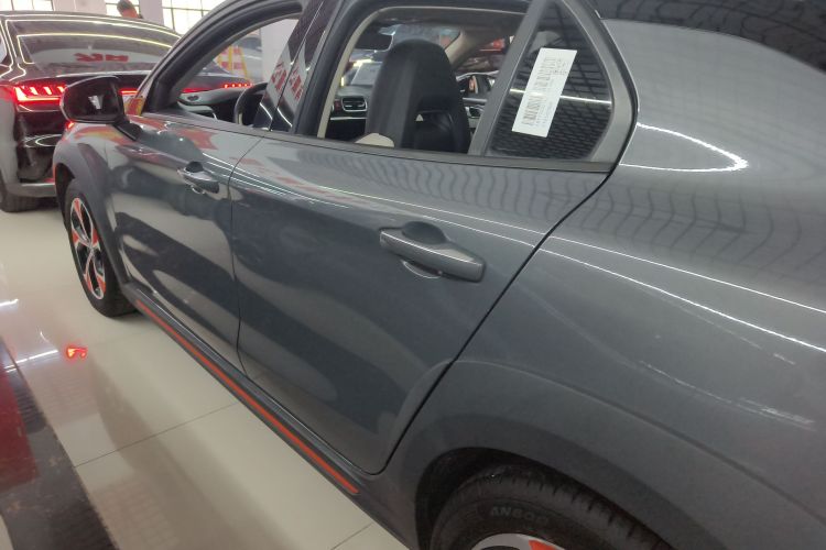 领克02 2020款 1.5T DCT两驱耀Pro版车身外观6003