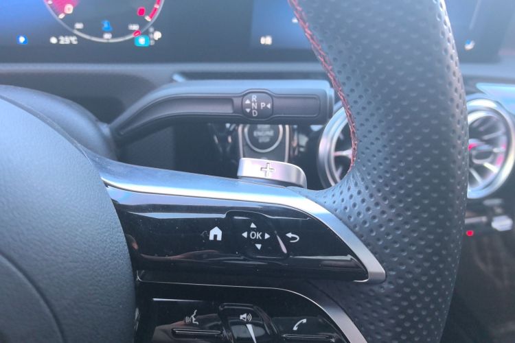 奔驰A级 2024款 A 200 L 时尚型中控内饰18