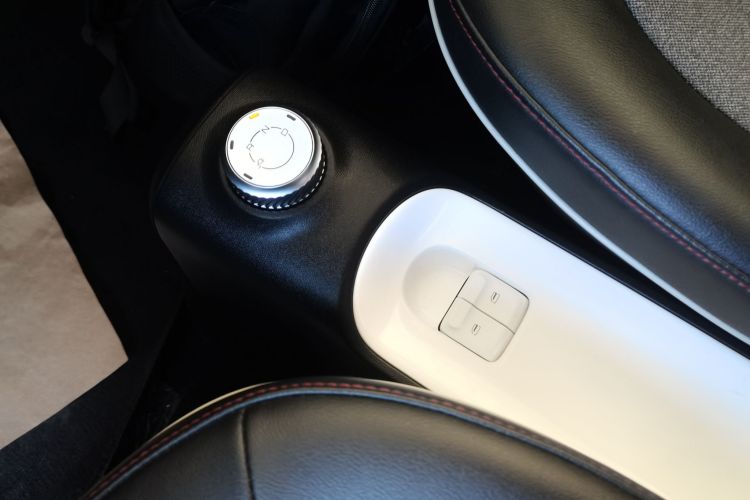 五菱汽车 宏光MINIEV 2022款 GAMEBOY 200km 玩咖款 磷酸铁锂中控内饰18