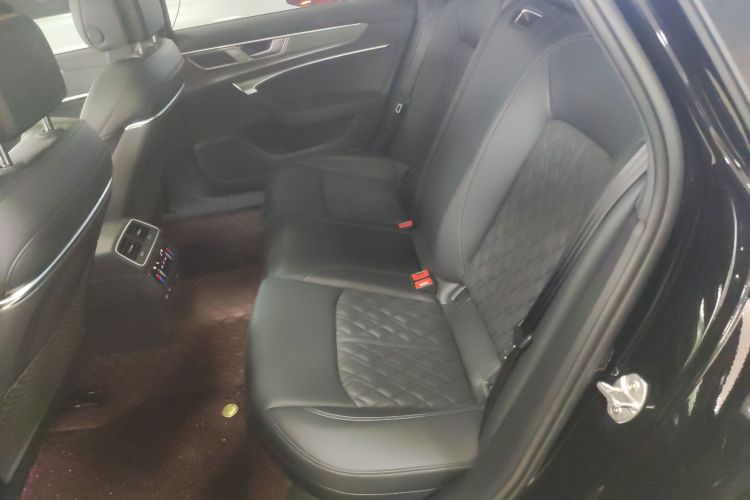 奥迪A6L 2025款 改款 45 TFSI 臻选动感型中控内饰21