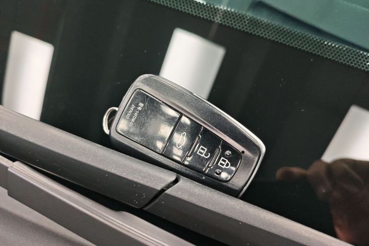 丰田 亚洲龙 2023款 双擎 2.5L XLE尊贵版中控内饰7001