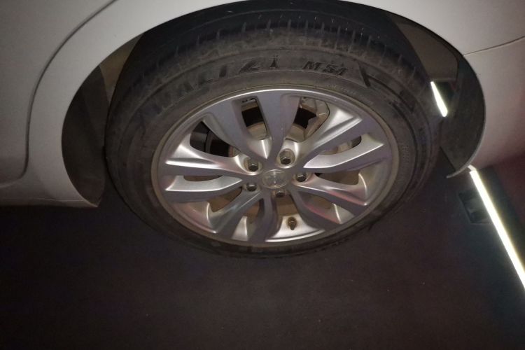 别克 英朗 2021款 改款 典范 1.5L 自动精英型车身外观10