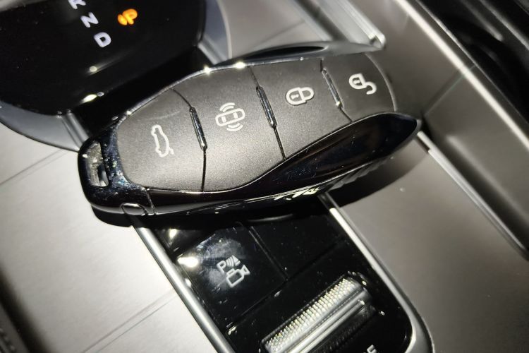 红旗HS7 PHEV 2024款 2.0T PHEV 四驱旗畅版 6座中控内饰7001