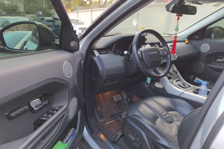 路虎 揽胜极光(进口) 2015款 2.0T 5门耀动版中控内饰20