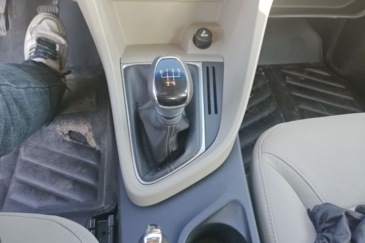 别克 英朗 2015款 15N 手动精英型局部细节18