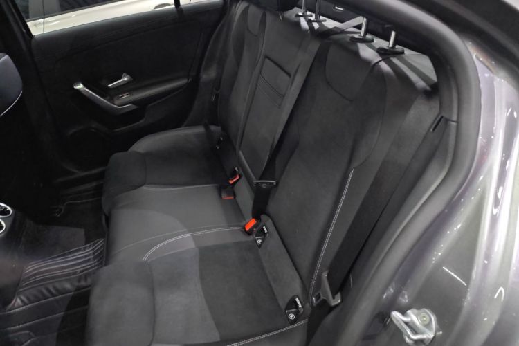 奔驰A级 2021款 A 200 L 运动轿车时尚型中控内饰7004