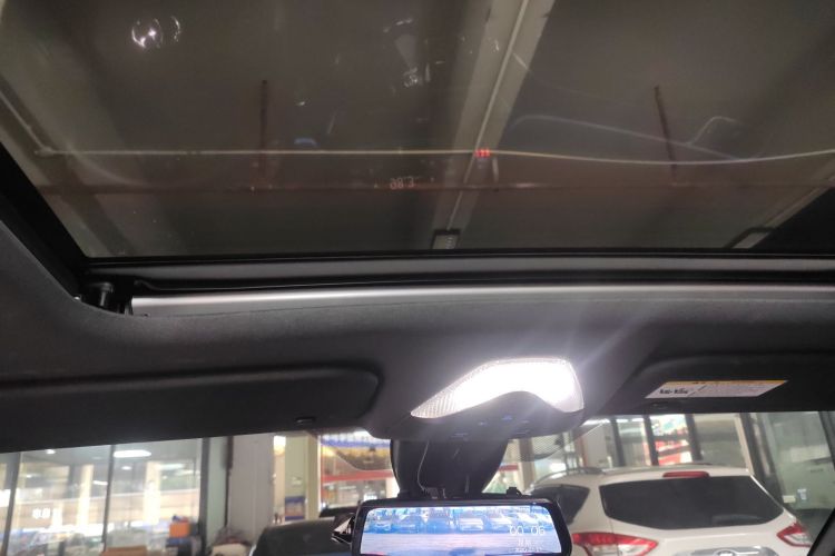 丰田C-HR 2020款 2.0L 领先版中控内饰22