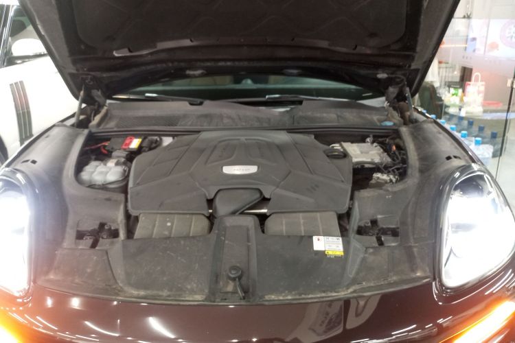 保时捷 2018款 Cayenne 3.0T机舱底盘24