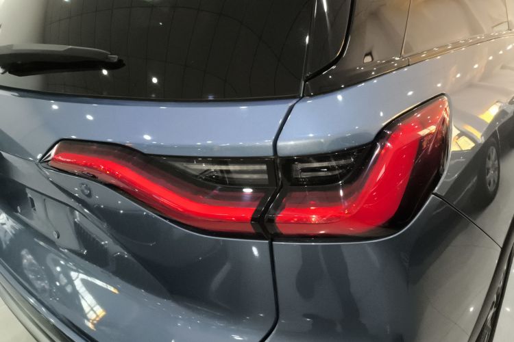 蔚来ES8 2020款 580KM 六座版车身外观9