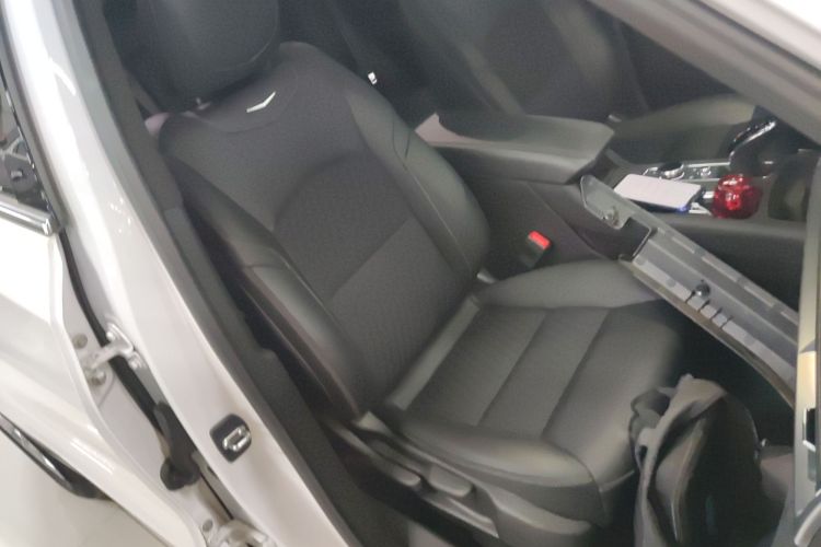 凯迪拉克XT4 2024款 25T 两驱风尚型局部细节41