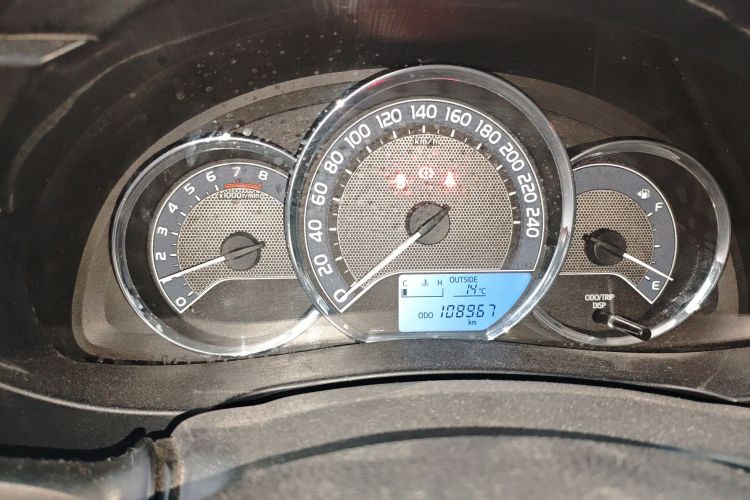 丰田 卡罗拉 2014款 1.6L 手动GL中控内饰14