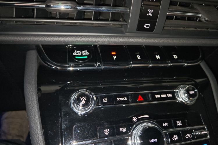 林肯 冒险家 2022款 2.0T 两驱尊雅版中控内饰18