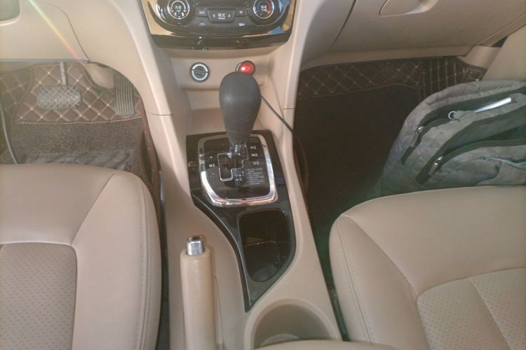 宝骏730 2016款 1.8L iAMT豪华型 7座中控内饰18