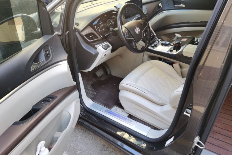 别克GL8 2021款 陆上公务舱 652T 豪华型中控内饰20