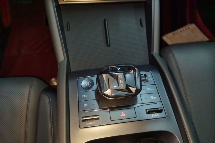 比亚迪 秦L 2024款 DM-i 120KM领先型局部细节18