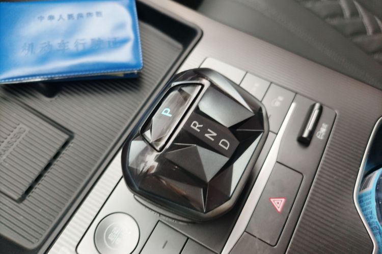 比亚迪 宋L DM-i 2025款 智驾版 112km 超越型中控内饰18